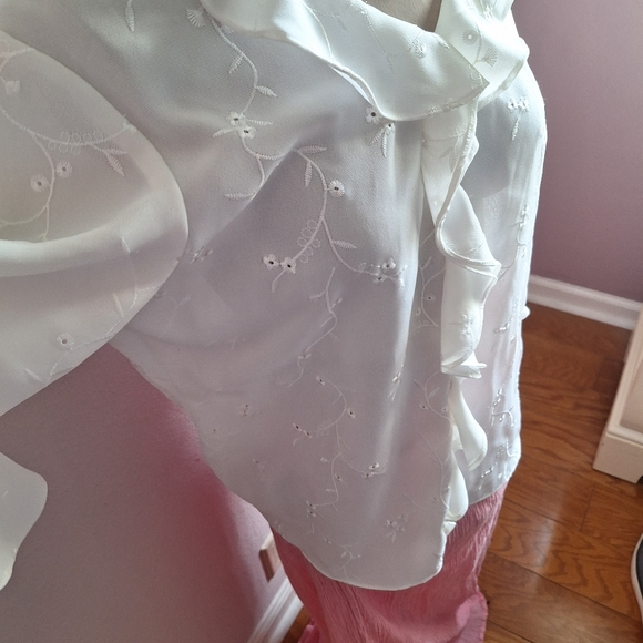 Michelle Michelle Eyelet white blouse - Picture 8 of 12